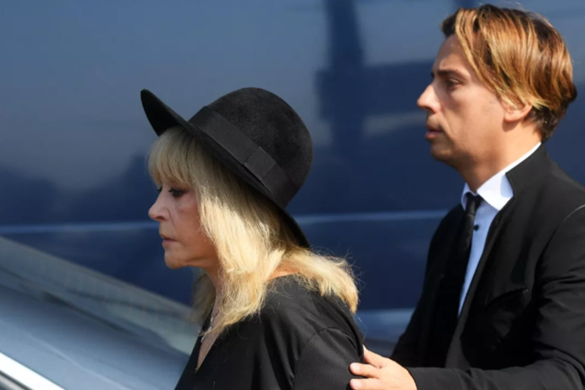 Замок Пугачевой и Галкина* в России бьет по карману чете