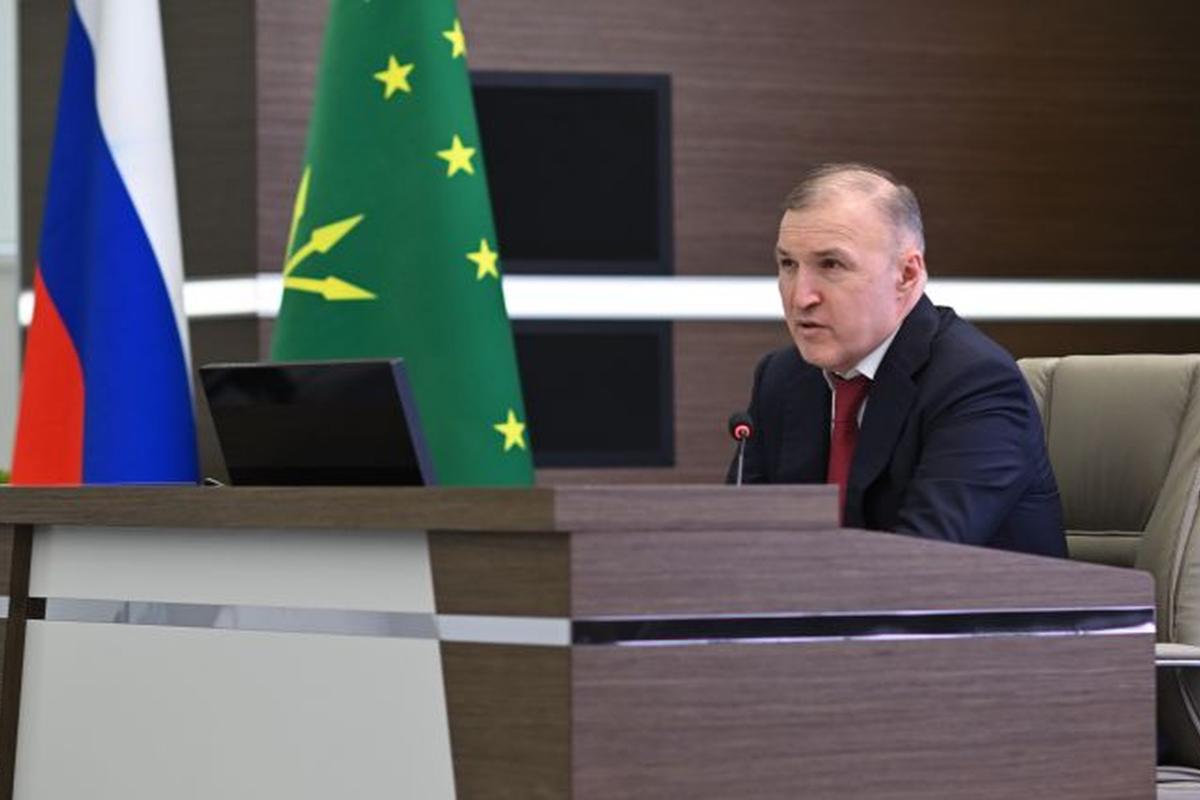 Не только метлами: Кумпилов бросил на субботники всех — от бизнеса до федеральных структур