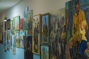 В Херсонской области художники из 15 стран представили выставку «Искусство и мир»