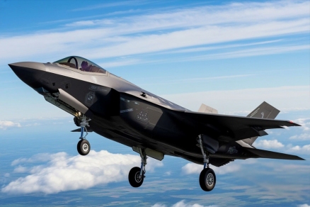 Сверхзвуковой «Стелс» рухнул в пустыне: истребитель F-35 разбился в Неваде, пилот чудом выжил