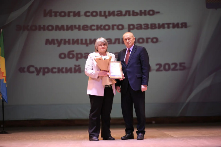 Председатель Заксобрания Ульяновской области Валерий Малышев рассказал о новых законах региона и о финансовой помощи на собрании актива Сурского района