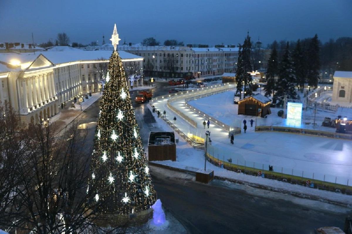 В Ярославле демонтируют каток на Советской площади