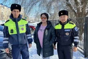 Инспекторы ДПС вызволили школьницу из окружения агрессивных животных