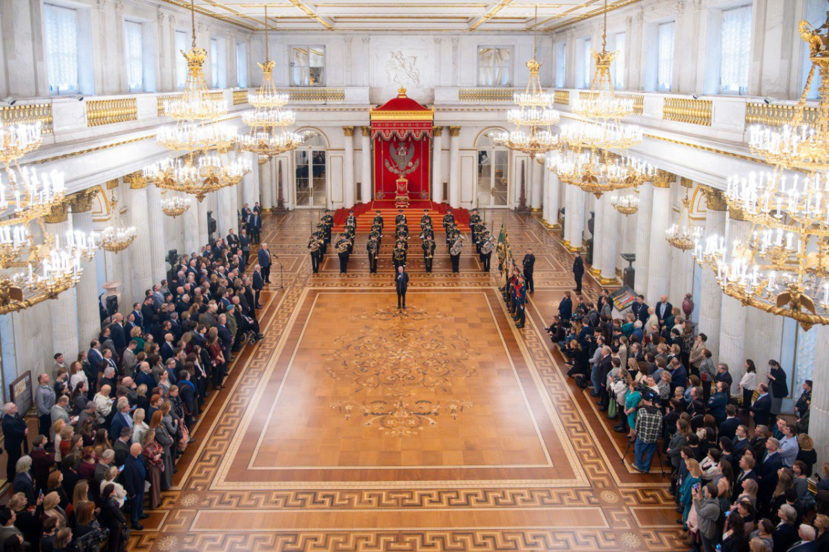 Эрмитаже задержали посетителя за повреждение статуи Александры Федоровны