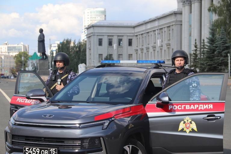 Губернатор Самарской области Вячеслав Федорищев поздравил бойцов национальной гвардии РФ с 10-летним юбилеем образования ведомства