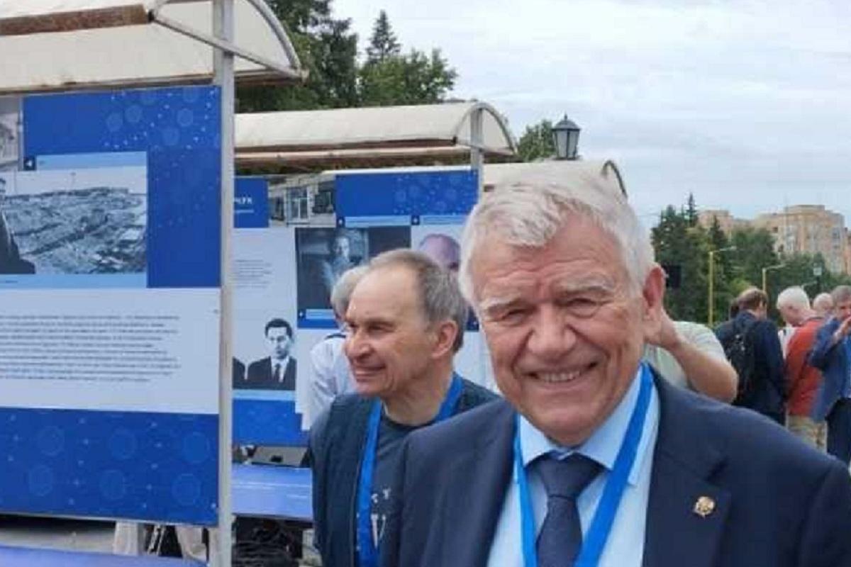 В новосибирском Академгородке начала работу уличная экспозиция в память о выдающемся математике