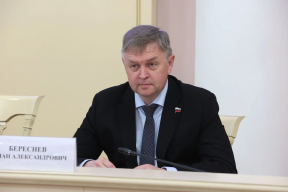 Спикер Заксобрания Кировской области Роман Береснев поздравил жителей и депутатов региона с Днем российского парламентаризма