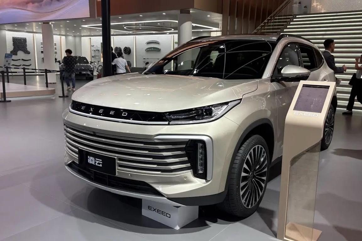 «Закат немецкой тройки»: эксперты объяснили, почему китайские кроссоверы вытесняют BMW и Mercedes с российского рынка