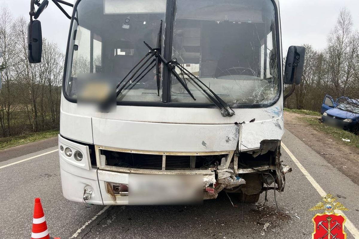 Медики отпустили домой школьников пострадавших в ДТП с автобусом в Ленобласти