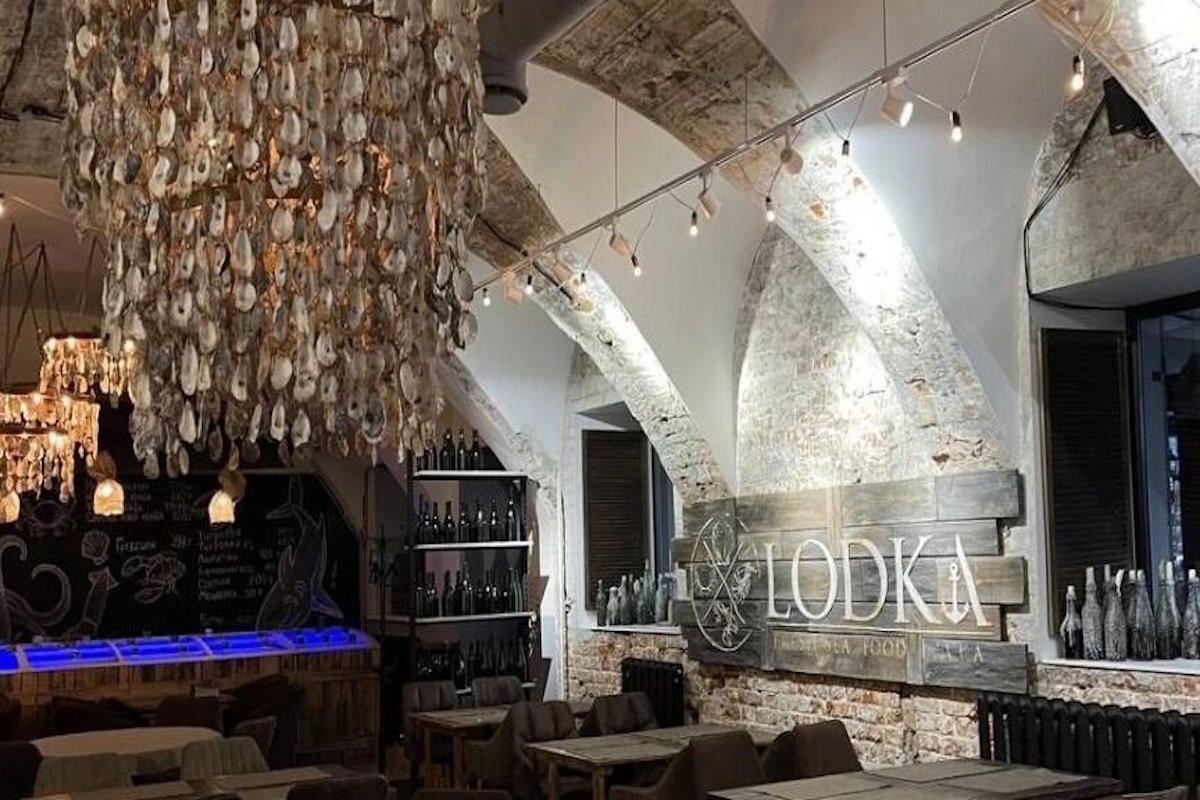 Устричный ресторан Lodka в исторической части Тюмени пострадал от огня