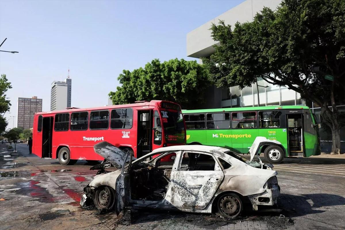 «Люди прячутся по домам»: очевидец — о хаосе в Мексике после ликвидации главного наркобарона