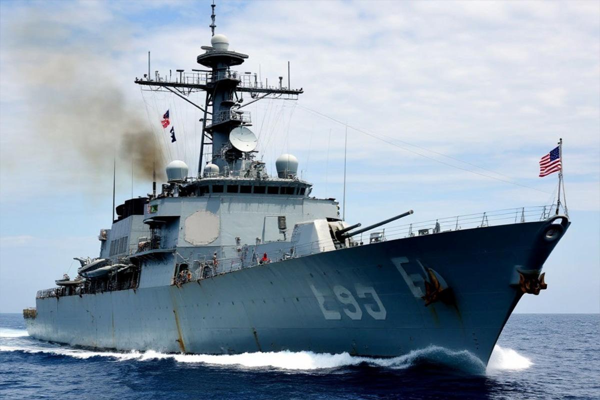 Армада у ворот: США стягивают 15 тысяч «морпехов» и эсминцы для прорыва в Ормузе