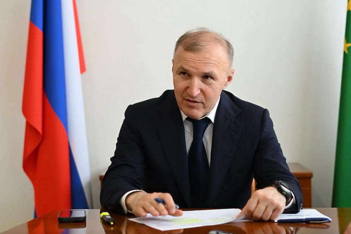 Глава Адыгеи Мурат Кумпилов: Теперь в республике 9 стобалльников, для каждого выпускника, набравшего максимальный балл на ЕГЭ, установлена премия в 100 тысяч рублей