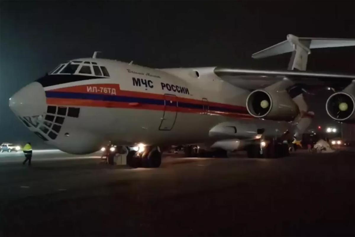 Спецборт МЧС вырвал из зоны огня 84 россиян, бежавших из Израиля через пустыню