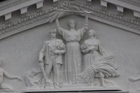 В Краснодоне ЛНР обновляют Дворец культуры