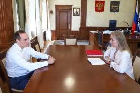 Здунов обсудил с Гришневой вопросы молодежной политики