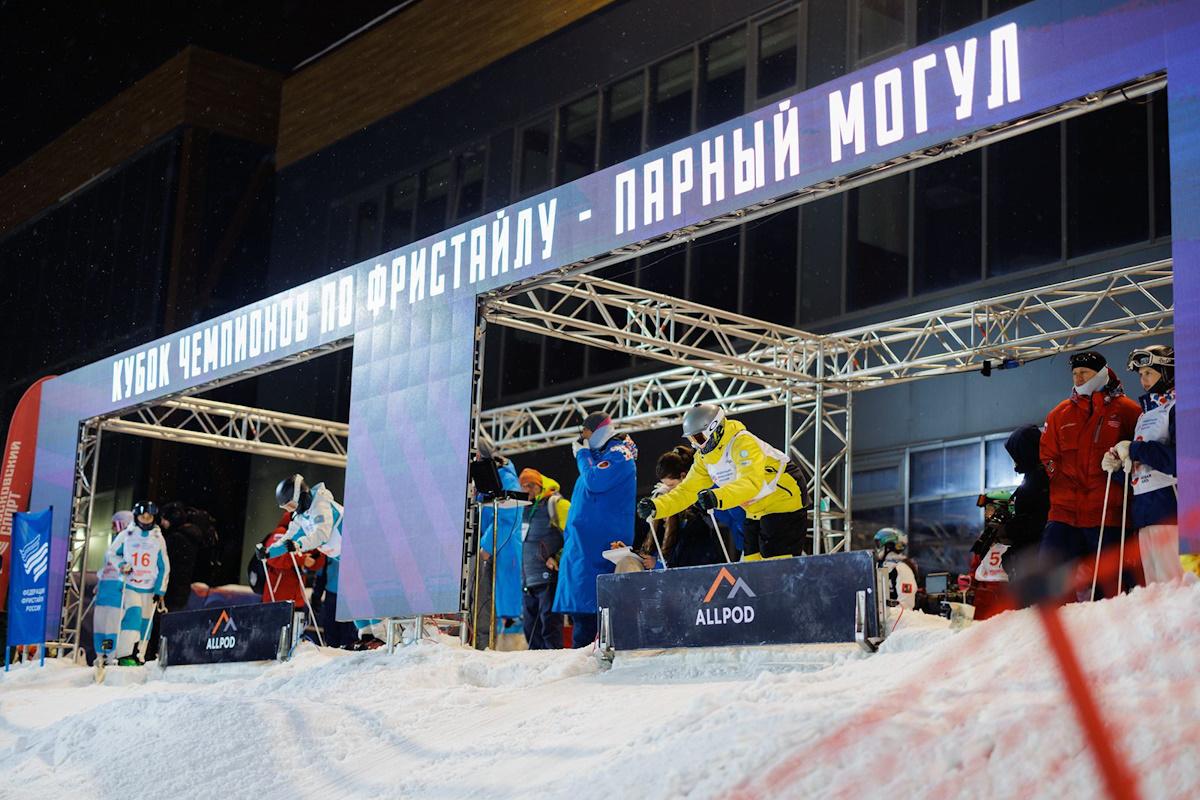 Спортсмены Московской горнолыжной академии готовятся к участию в Кубке чемпионов по фристайлу