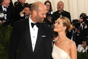 Jason Statham is getting married to Rosie Huntington-Whiteley after 8 years of engagement.