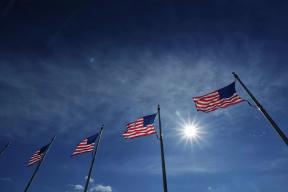 США в спешке эвакуируют посольство и сжигают секретные документы после ударов Ирана