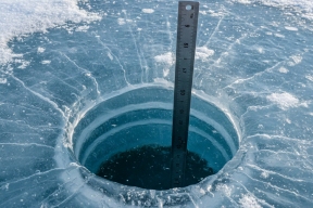 Жителей Псковской области предупредили об опасности выхода на тонкий лед водоемов