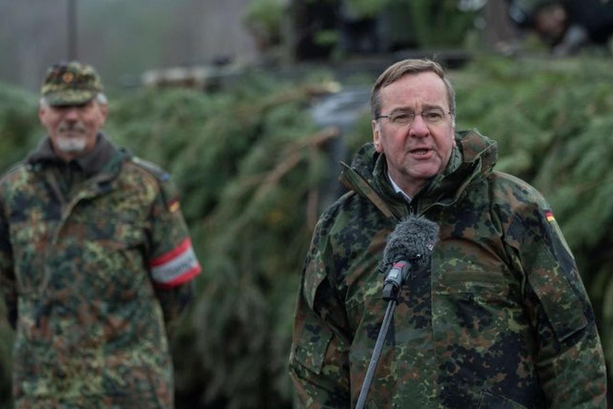 Глава Минобороны Германии заявил о призыве 700 тысяч новобранцев