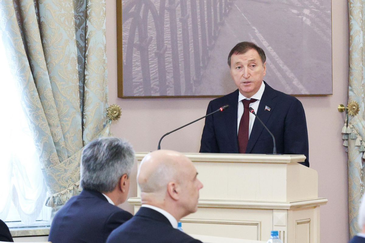 Спикер Народного Собрания Дагестана Заур Аскендеров на Совете законодателей РФ предложил учредить форум, посвященный вопросам реализации государственной национальной политики