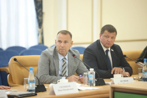 Губернатор Вадим Шумков по обращению граждан поручил провести дополнительные исследования воды в реке Исеть после жалоб на странный запах