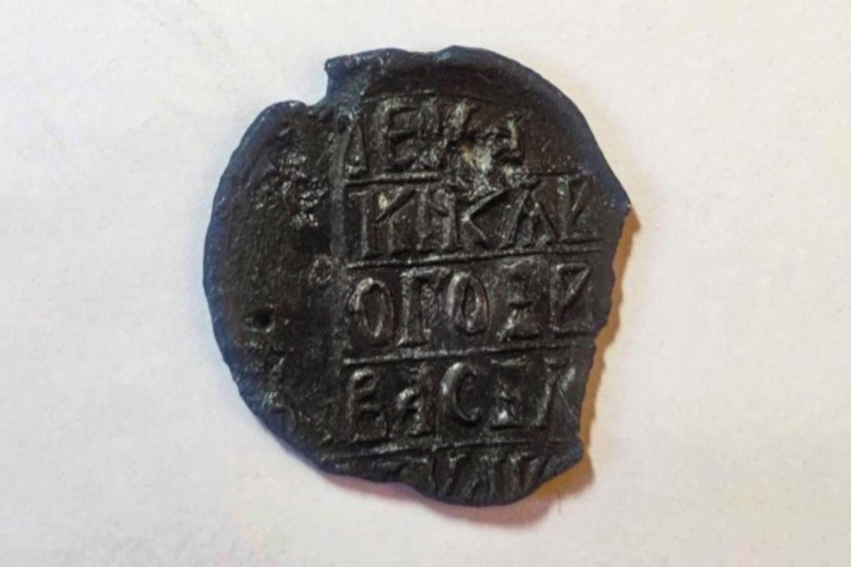 Archaeologists have found a XVI century Grand-Ducal seal in Moscow's Romanov Lane