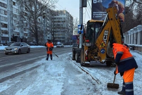 По поручению мэра Руслана Болотова на улицах Иркутска организована круглосуточная уборка снега