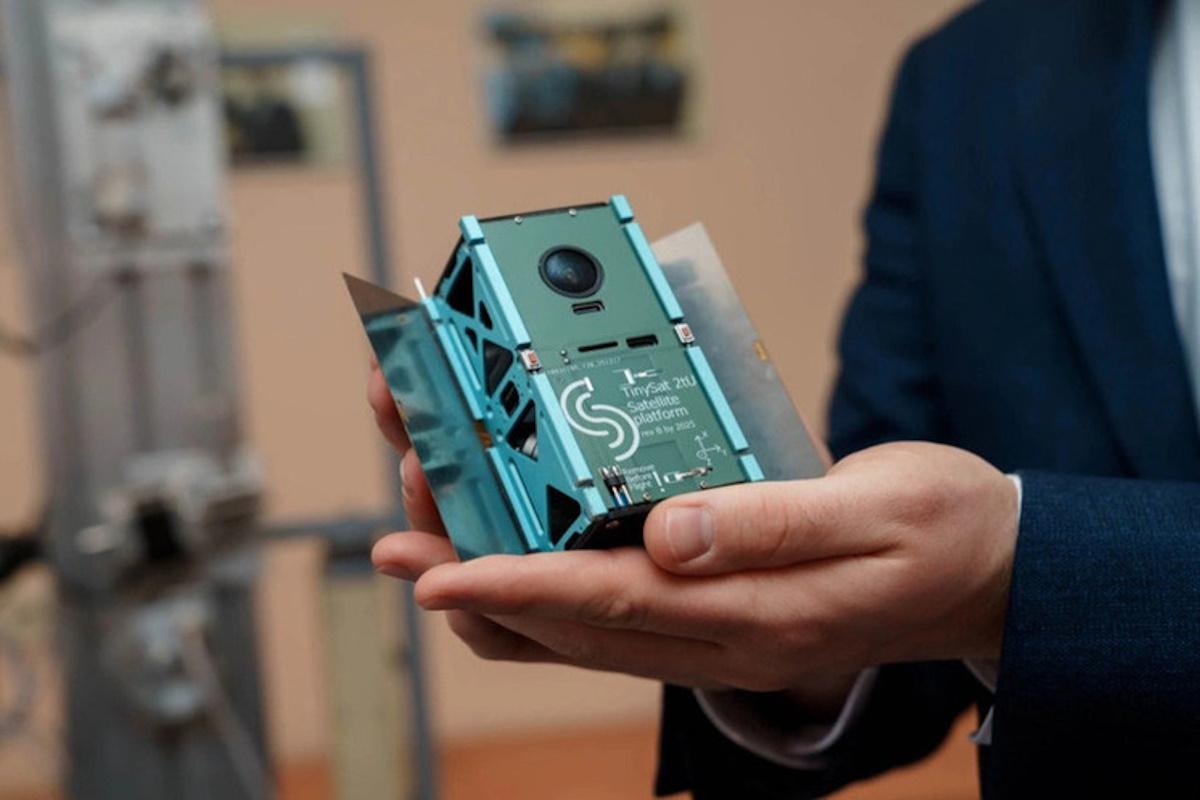 Самарские ученые представили разработку по управлению спутниками с помощью торосов