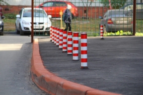 В Омске водители не смогут парковаться у парка «Зеленый остров»