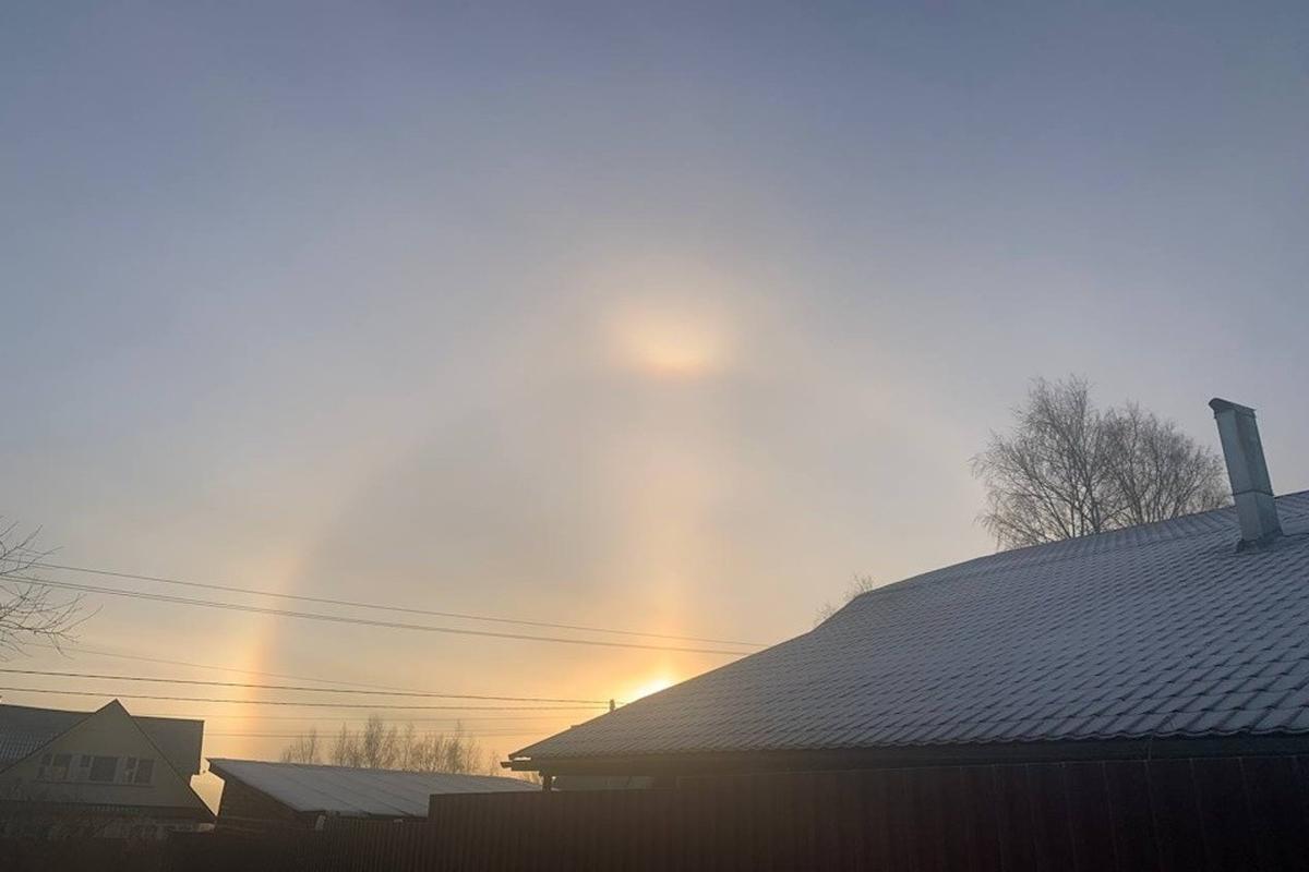 Жители Подмосковья из-за мороза наблюдали солнечное гало