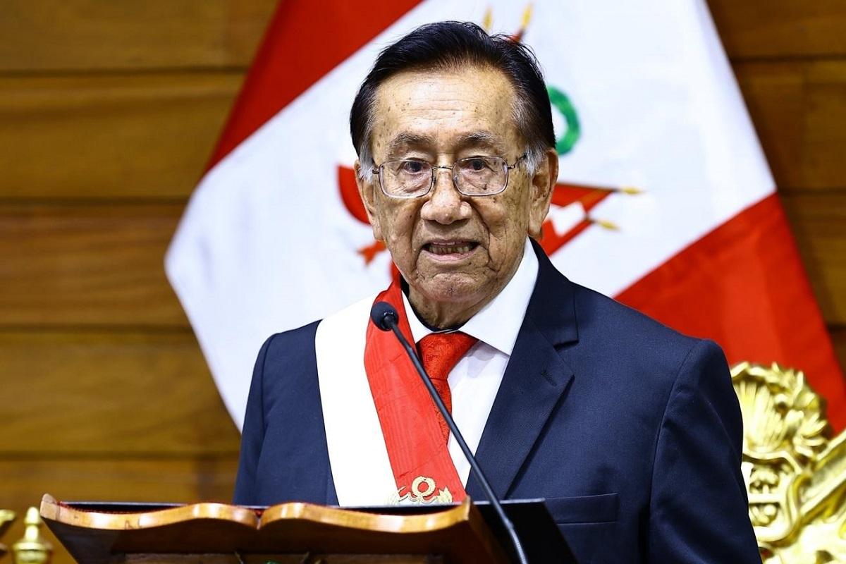 Новый временный глава Перу также принял присягу как руководитель Конгресса