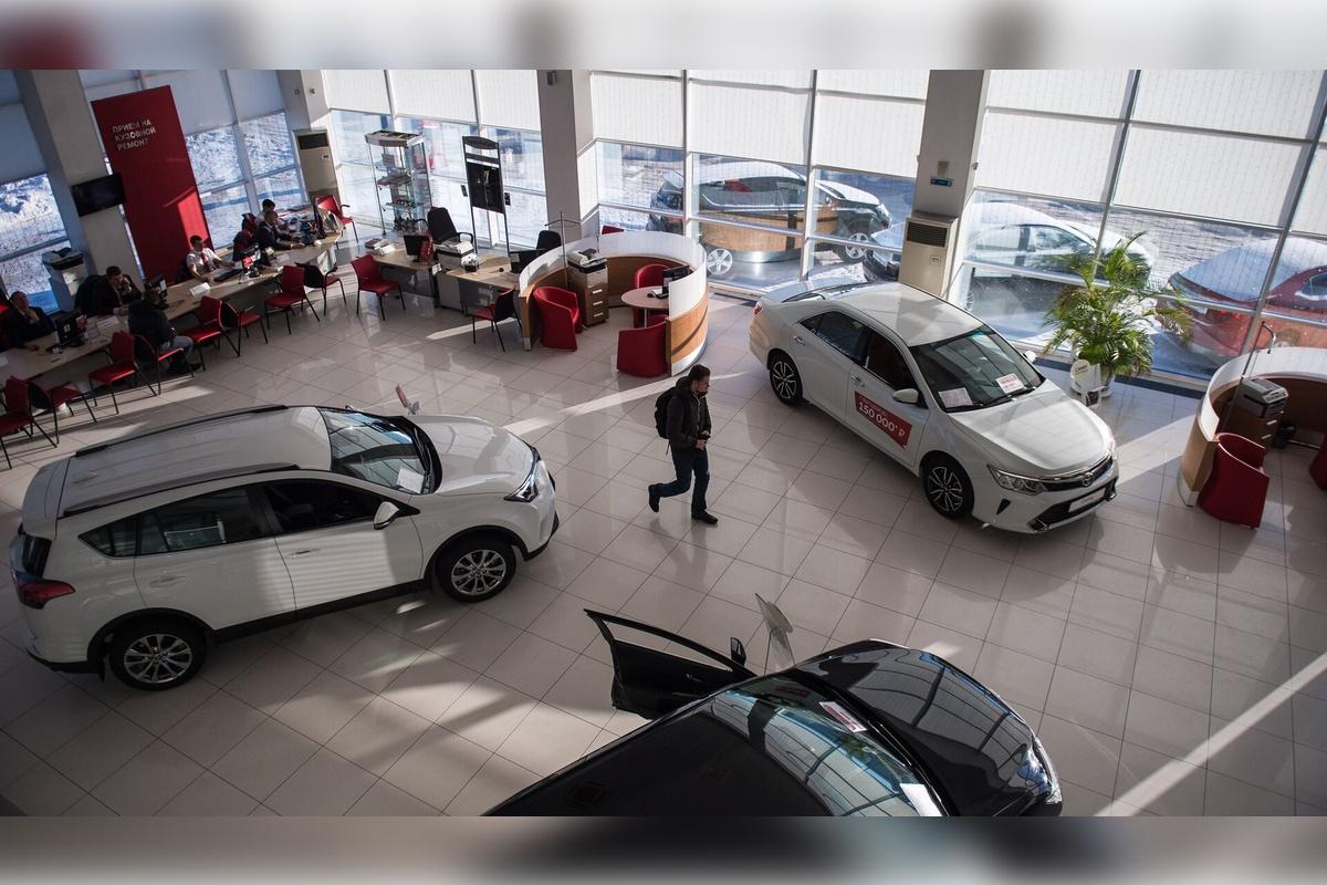 Убытки автодилеров Санкт-Петербурга превысили сотни миллионов рублей